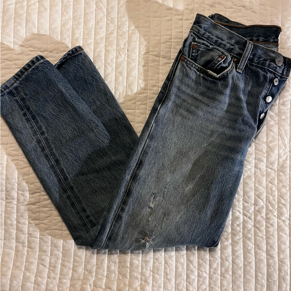 Light wash Levi’s